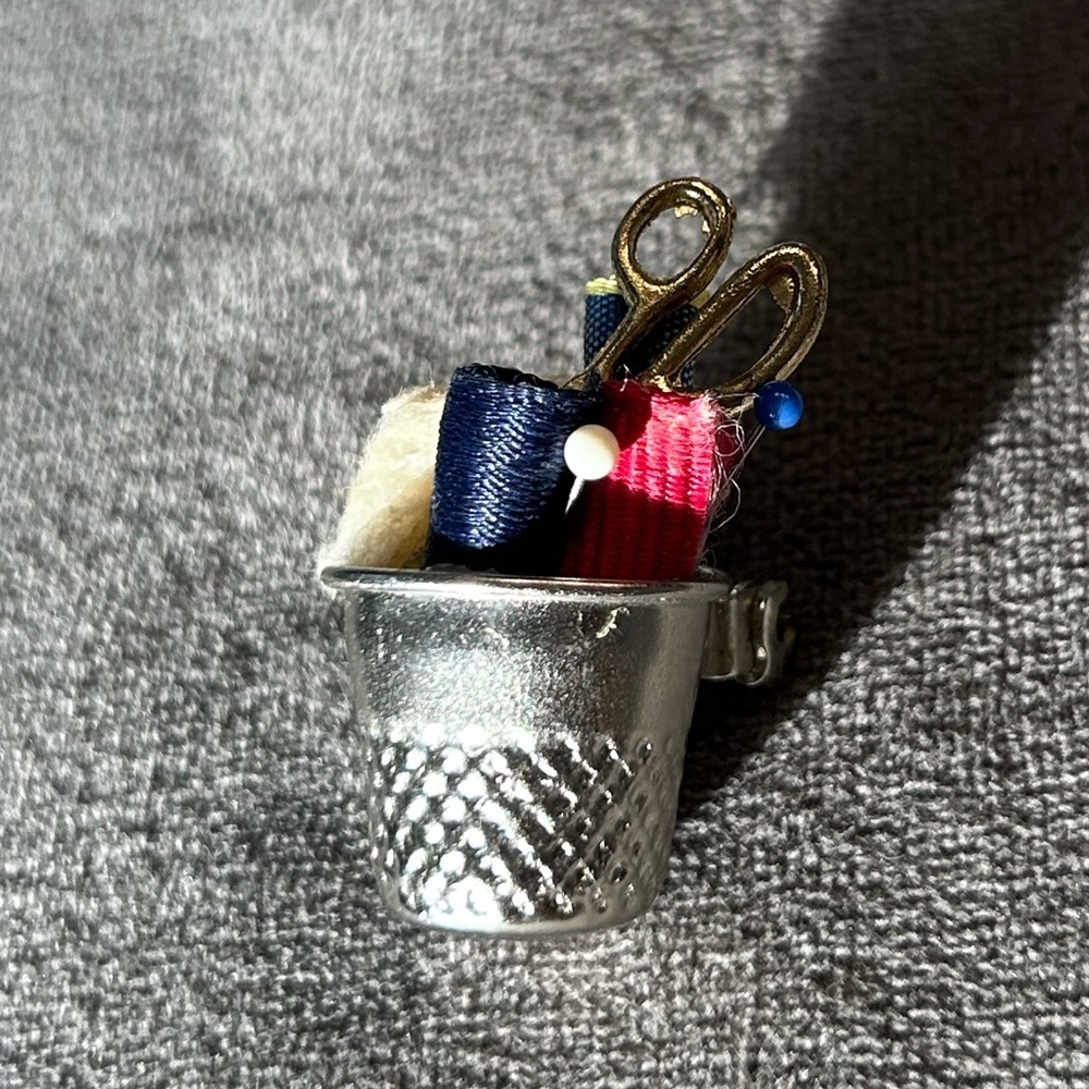 Vintage Sowing Basket Brooch - Picture 2 of 5